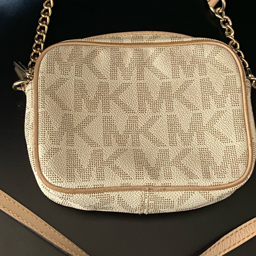 Michael Kors Compact Great For A Night Out Michael Kors Compact Great For A Night Out